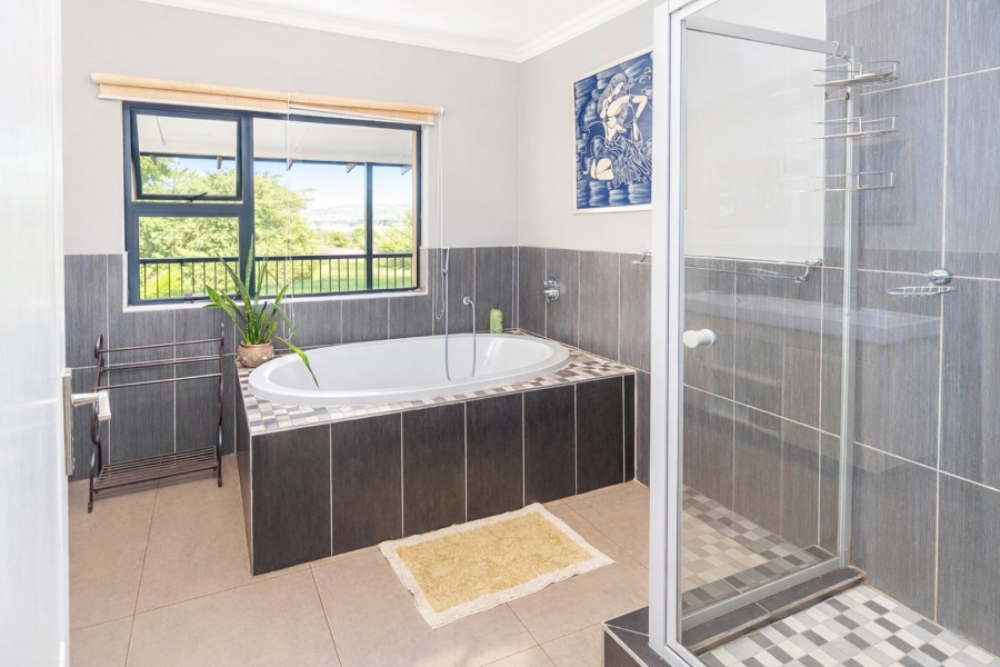 5 Bedroom Property for Sale in Xanadu Eco Park North West